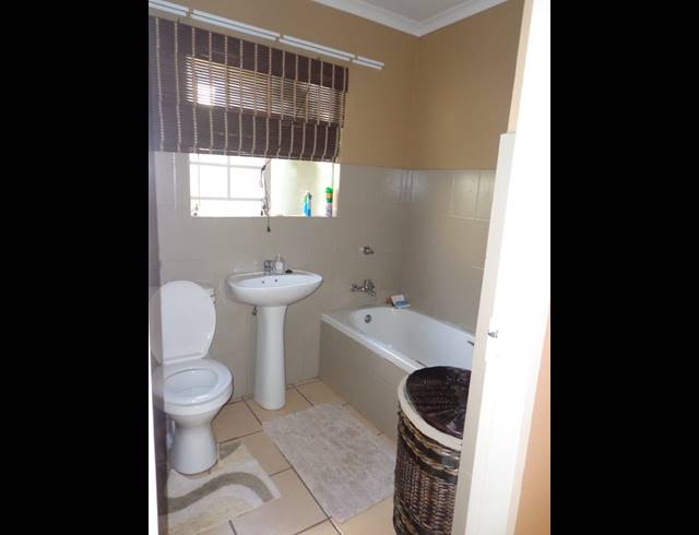 4 BEDROOM HOUSE FOR SALE IN THE ORCHARDS